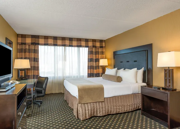 Crowne Plaza Indianapolis-Airport By Ihg Hotel